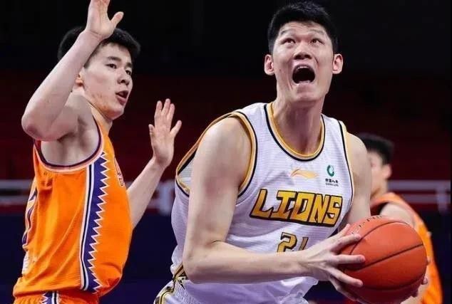 出生于小镇上的贾樟柯是一个非常平民化的导演，他曾称自己为电影民工。